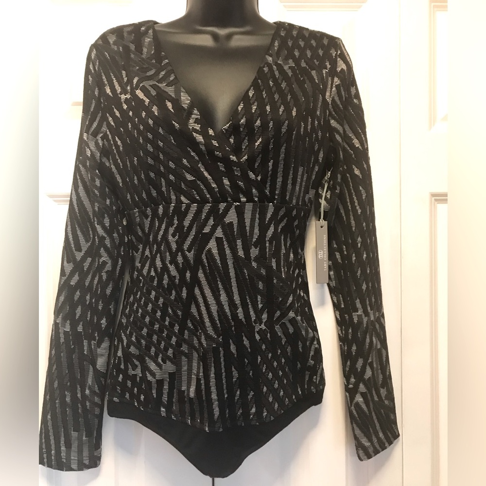 NWT TART COLLECTIONS Sweater Women’s Size M Color Black/ Gray Silver V Neck